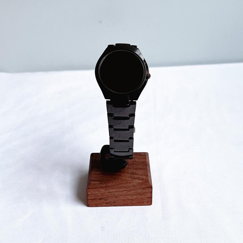 C-förmiger Uhrenständer, Dekor – Jewelry And Watches Inc Bewertung und Preis